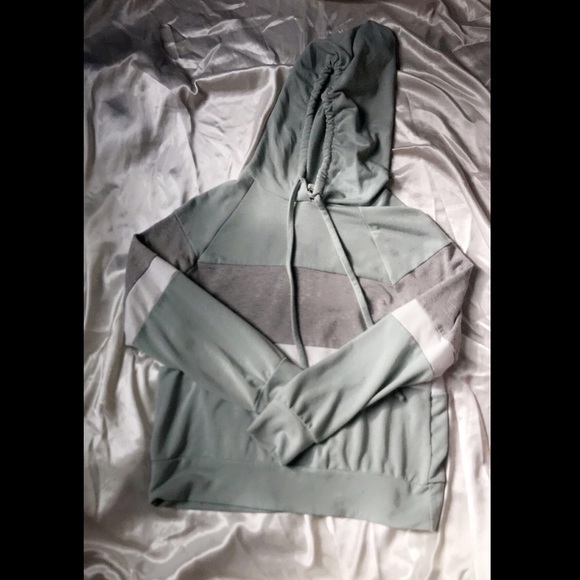 Kayleigh baby blue sweatshirt size small - Picture 1 of 3